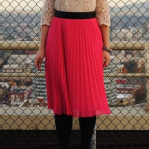 New H&M hot pink orange midi pleated skirt size 4